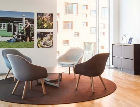 løst tæppe i filt på kontor